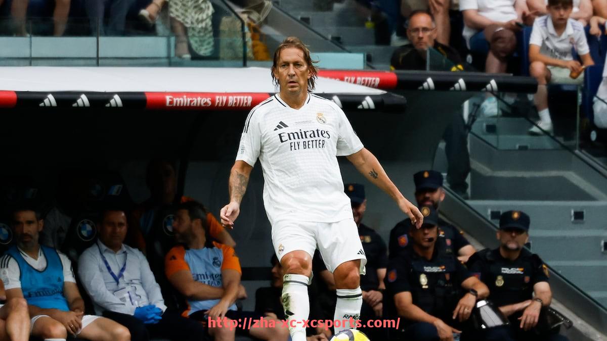 杏彩体育-火箭队2025新赛季球衣号码分配与换号信息